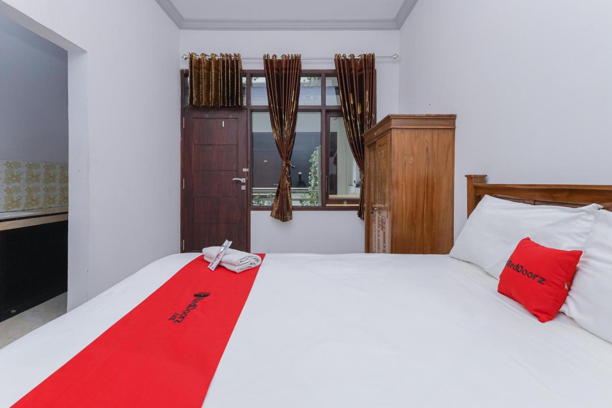 Reddoorz At Pondok Candra スラバヤ エクステリア 写真