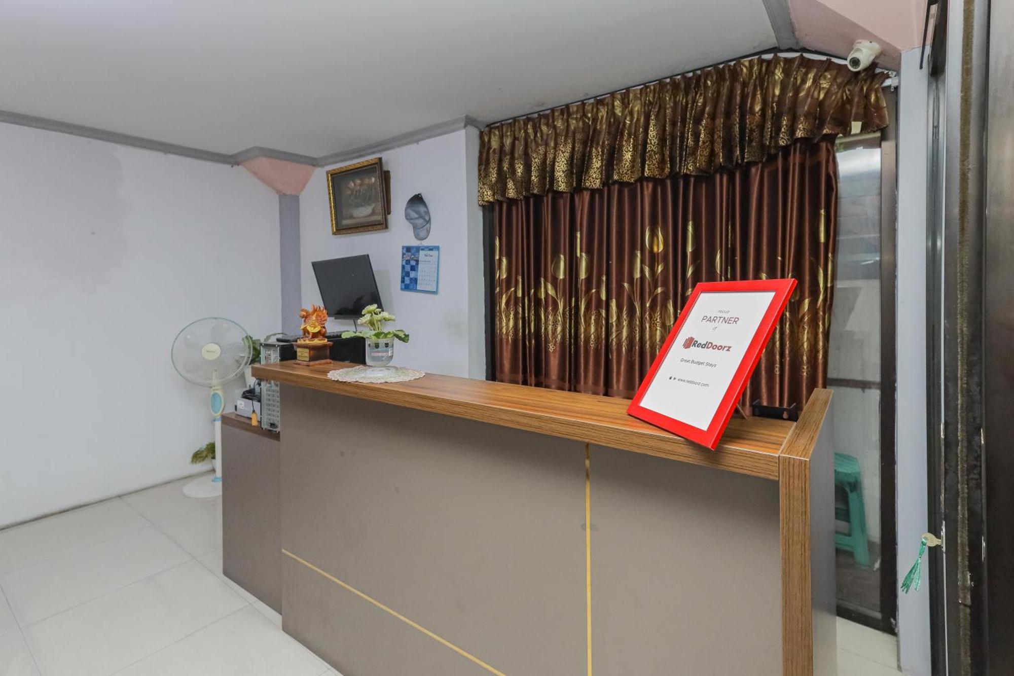 Reddoorz At Pondok Candra スラバヤ エクステリア 写真