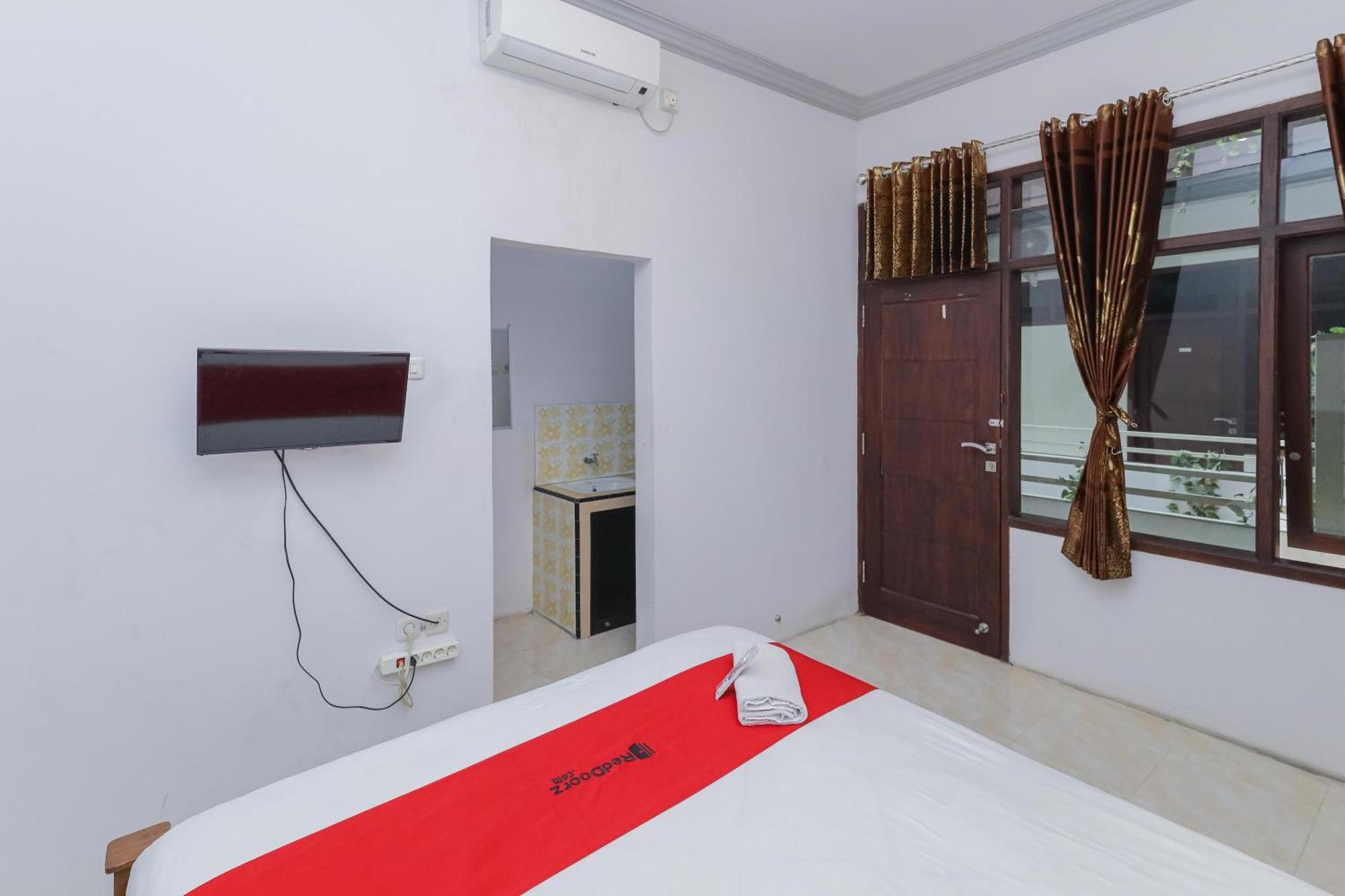 Reddoorz At Pondok Candra スラバヤ エクステリア 写真